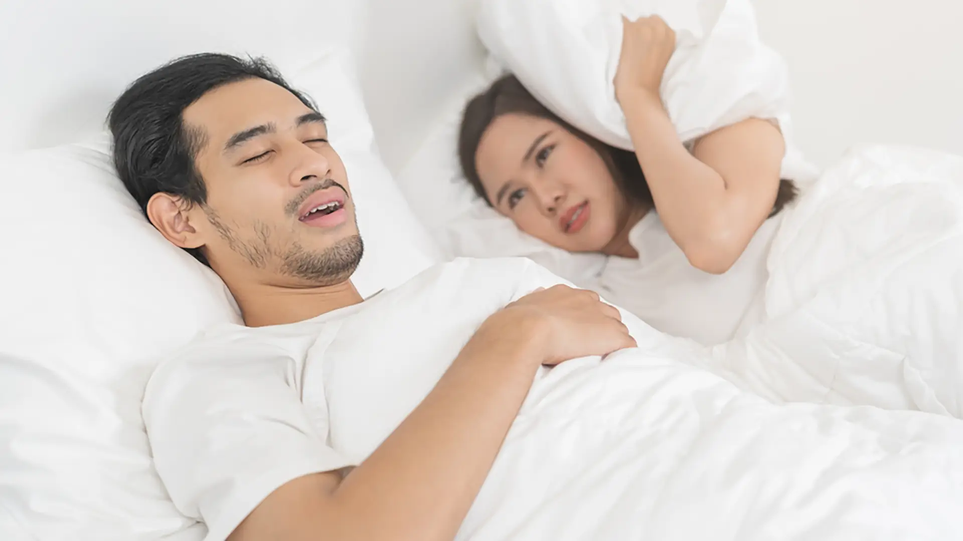 sleepapnea woman in white sleeping in bed